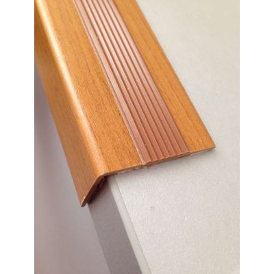 Mamperlán (perfil escalón) PVC adhesivo con antideslizante incorporado