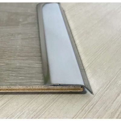 Perfil de suelo multinivel en acero inox/latón